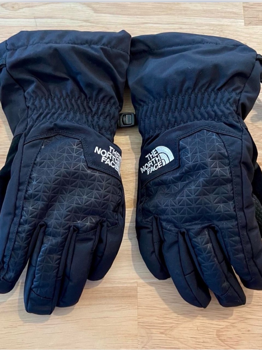 Black gloves the north face
